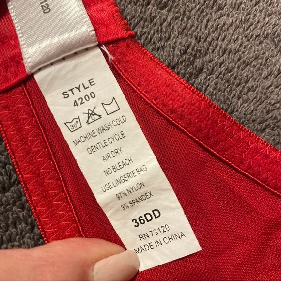 VTG Fredericks of Hollywood red satin bra size 36DD liquid satin second skin - Picture 4 of 14